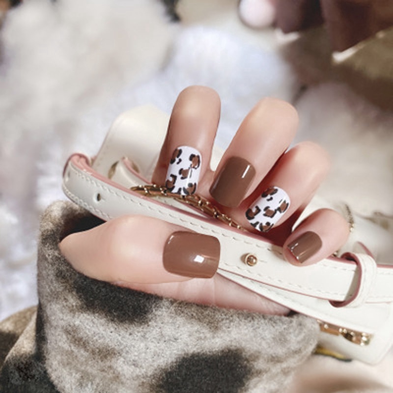 [Hàng mới về] Set 24 móng giả dáng ngắn đầu vuông thiết kế có keo và họa tiết vẽ