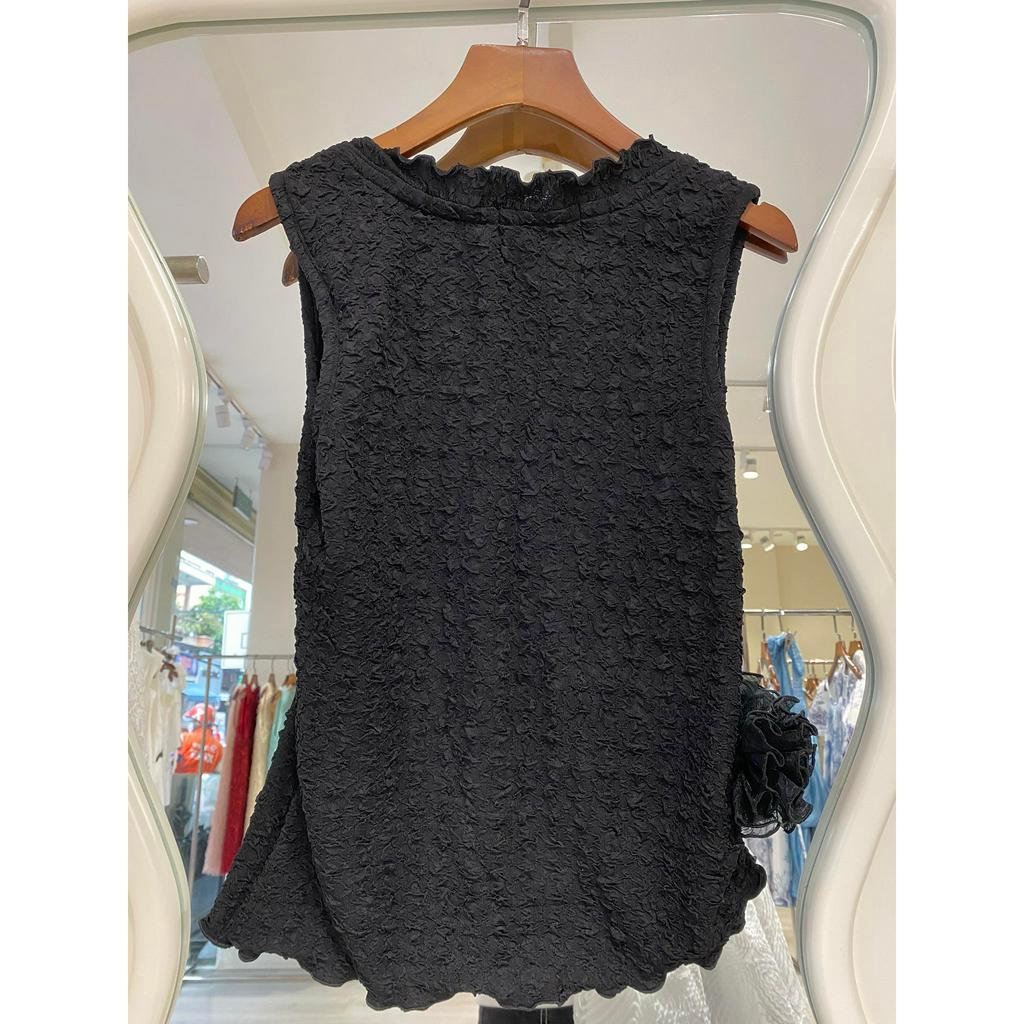 TUBYCATU | Áo thun xốp đen + 2 bông cài