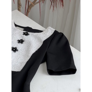 Váy đen đáp cổ lông by La Moneta