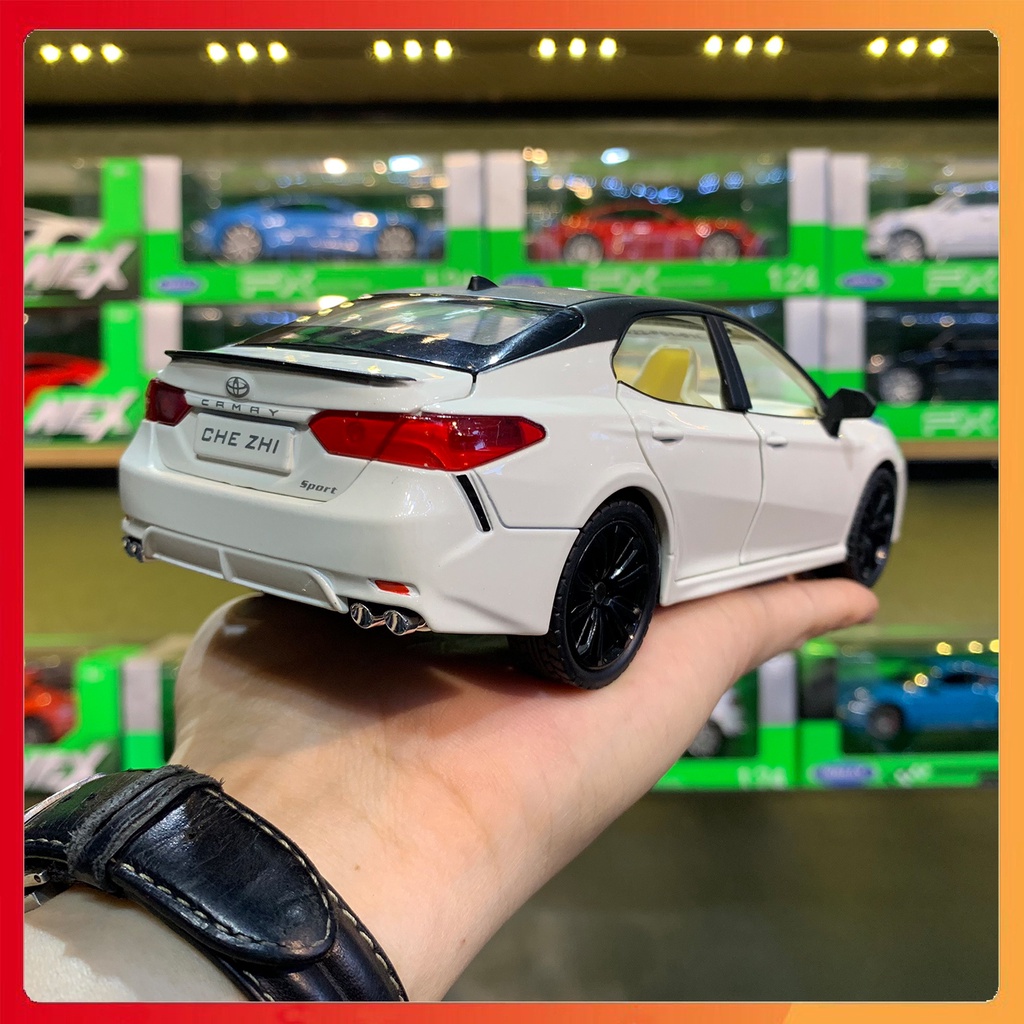 Mô hình xe Toyota Camry 2019 tỉ lệ 1:24 hãng CHEZHI