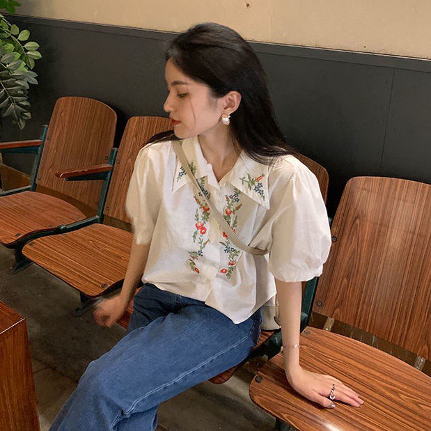 Áo croptop tay ngắn thêu hoa phong cách Hàn Quốc cho nữ