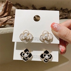 Bông tai hình nơ đính đá phối tua rua độc đáo thời trang mùa thu 2021 cho nữ