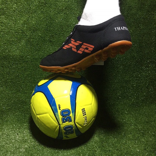 Giày Đinh Đá Bóng 2 màu đen trắng hàng đẹp