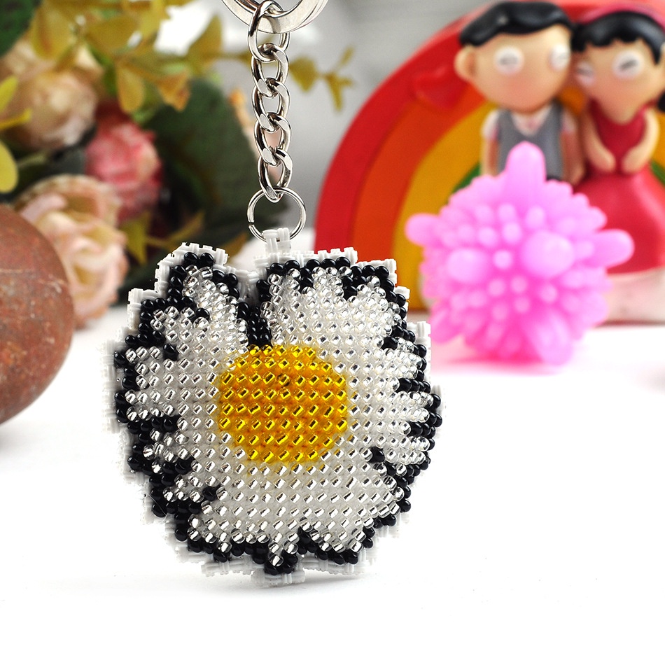 Móc khóa thêu chữ thập, móc khóa kết cườm, mẫu mới cực cute, cực yêu