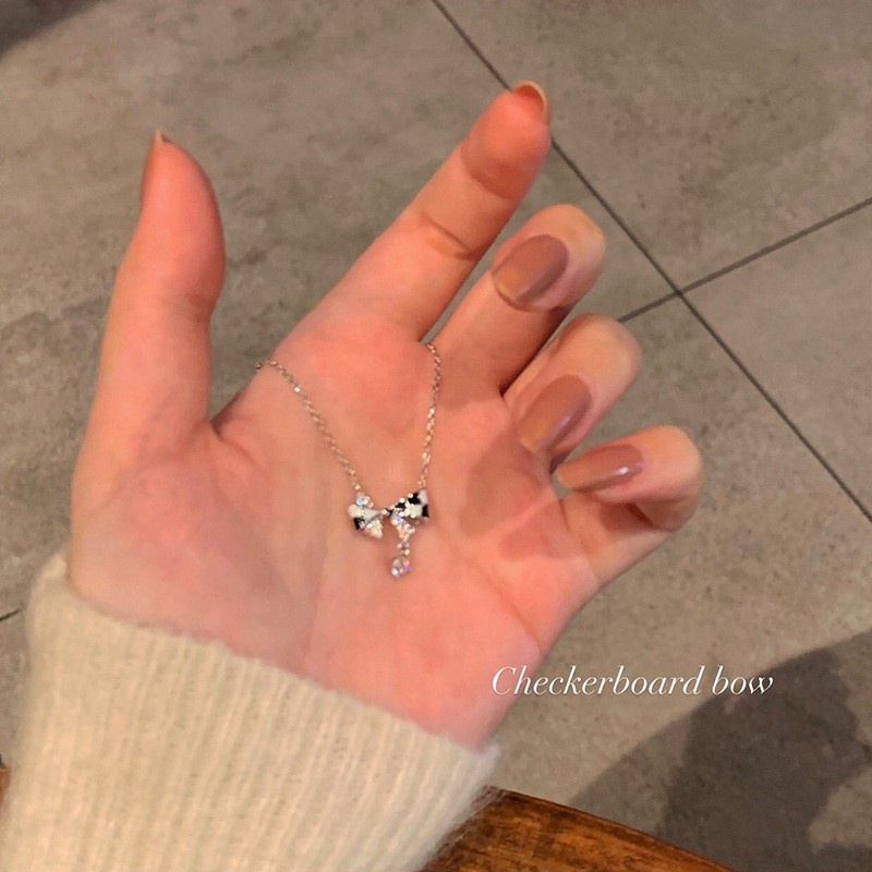 Dây Chuyền Mặt Nơ Kẻ Caro Đính Bảng Tên Phong Cách Hàn Quốc 2022 Sang Trọng Cho Nữ