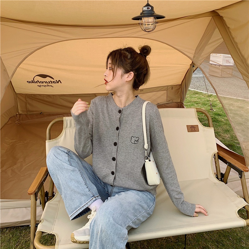 Xiaozhainv Áo khoác len cardigan tay dài 3 màu hình gấu nhỏ dễ thương cho nữ | BigBuy360 - bigbuy360.vn