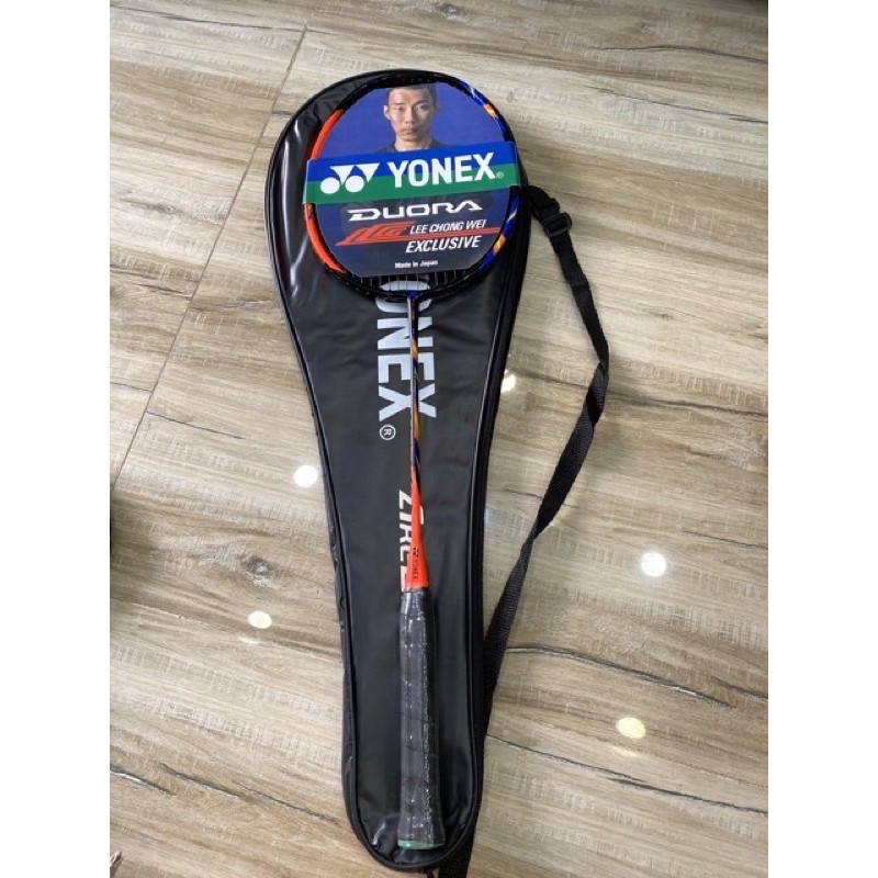 1 chiếc vợt yonex cước ( khuyến mãi căng vợt và cuốn cán )