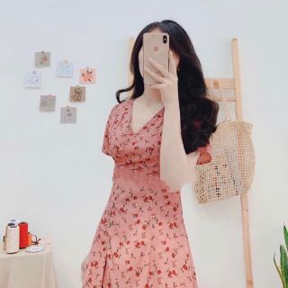 Váy tằm hoa hồng cổ V cúc lệch