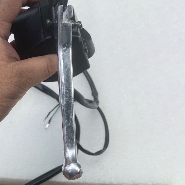 Cùm công tắc xe Max