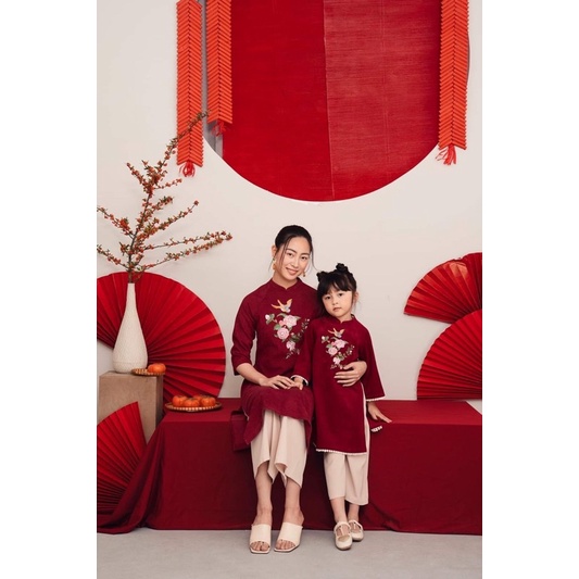 Áo dài mẹ bé nhung tăm thêu màu đỏ tươi set áo dài đôi cho mẹ bé mặc đi chơi đi chụp ảnh mẫu mới cho mùa tết năm 2022