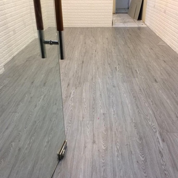 Sàn nhựa giả gỗ tự dán KT 152x914x2MM