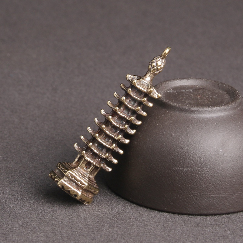 Mặt dây chuyền hình tháp bằng đồng thau sáng tạo