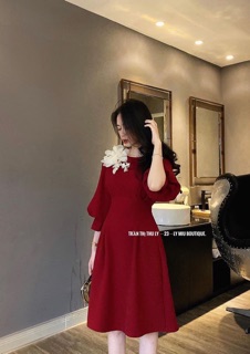 Đầm xoè qua gối