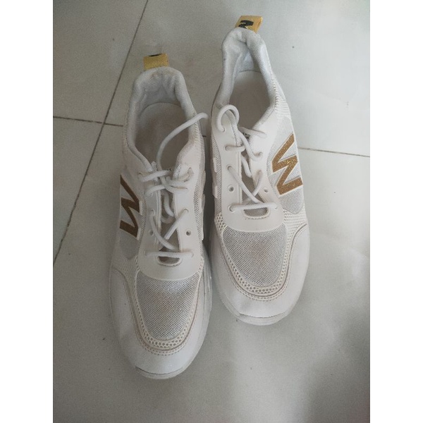 Giày thể thao cá nhân thanh lý