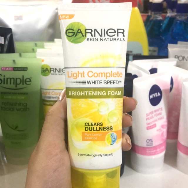 Sữa rửa mặt trắng da GARNIER SKIN NATURALS