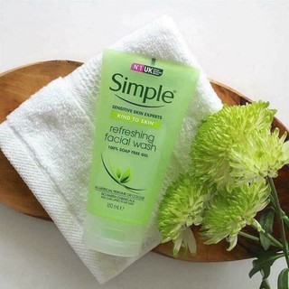 Sữa rửa mặt Simple