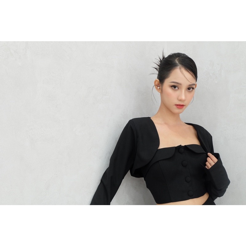 DELADE | Set áo cúp ngực có mút nâng kèm chân váy nút bọc và Blazer croptop sang chảnh, quyến rũ | Joyce Set