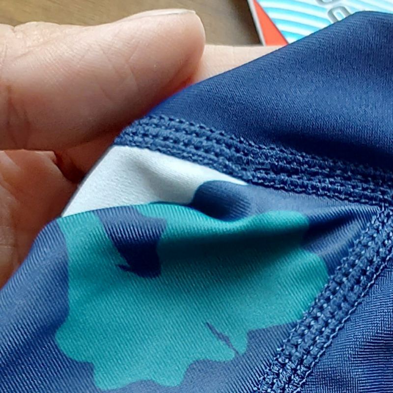 Đồ bơi liền thân tay dài chất vải đẹp hiệu Momasong MMS 908209 mẫu cá mập vàng