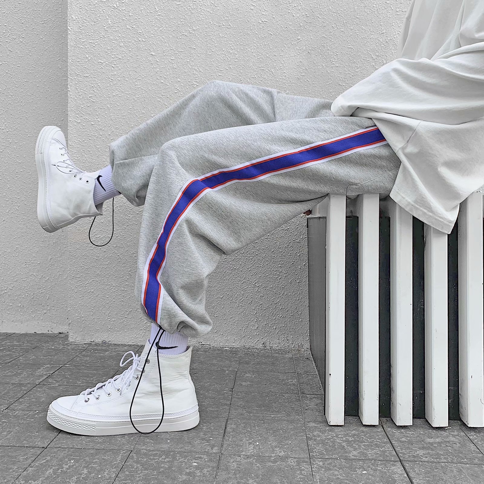 Casual pants Drawstring trousers Hip-hop trousers running track pants Contrasting striped loose straight-leg pants for men and women Korean style trendy nine-point guard pants Wild INS Hong Kong fashion brand pants in stock