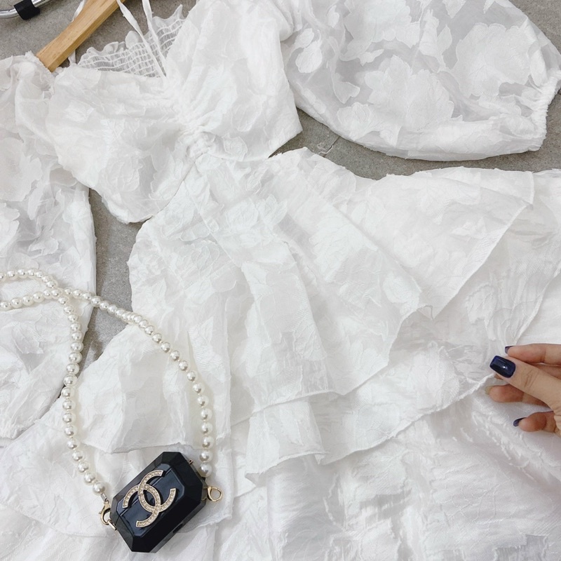 đầm trắng hoa nổi rút ngực dây yếm khoét eo | BigBuy360 - bigbuy360.vn