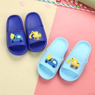 Dép đi biển họa tiết máy xúc xinh xắn cho bé