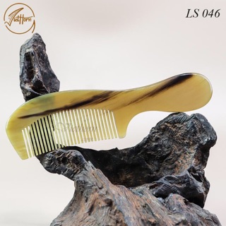 Lược sừng trâu tự nhiên trơn dáng cổ điển được ưa chuộng trên thị trường- VIETHORN LS046