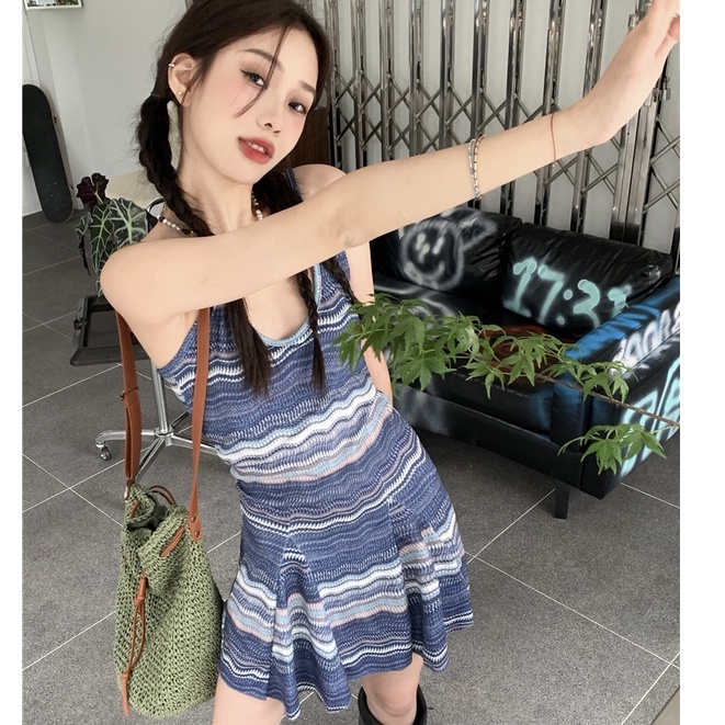 QKOOLE  Đầm ôm Không Tay Họa Tiết Sọc Phong Cách Hàn Quốc
