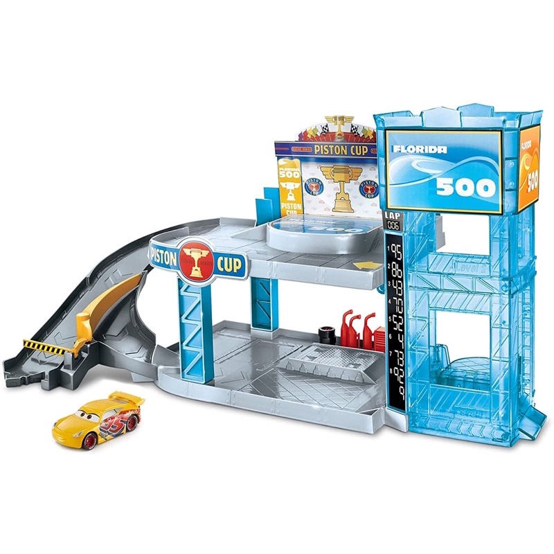 Bãi đậu xe đường đua Disney car của hãng Mattel