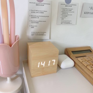 Đồng hồ gỗ vuông