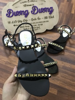 Sandal đinh
