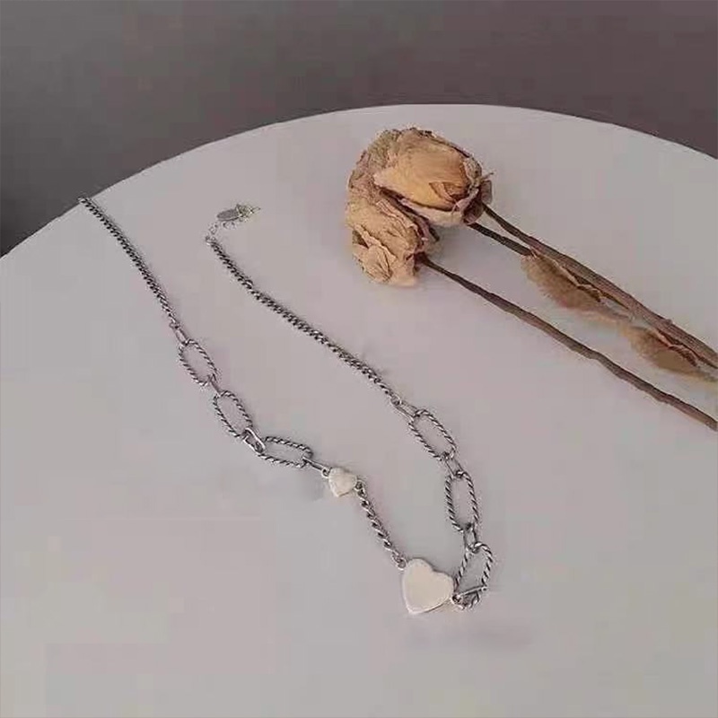 Vòng cổ Mặt Hình Trái Tim Phong Cách Cổ Điển Kiểu Dáng Mới Lạ Dành Cho Nữ
