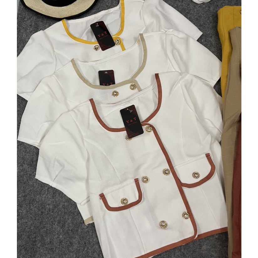 SET ÁO CROPTOP PHỐI CHÂN VÁY NÚT DÀI QUA GỐI