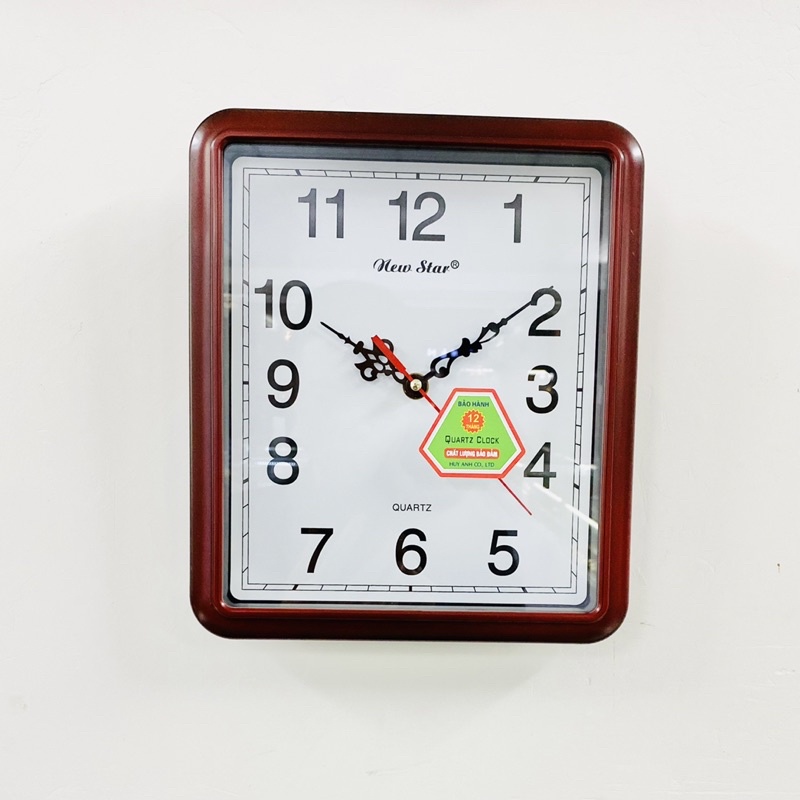 Đồng hồ treo tường newstar N38 ( 26,5x23 cm ) tặng pin pấnonic