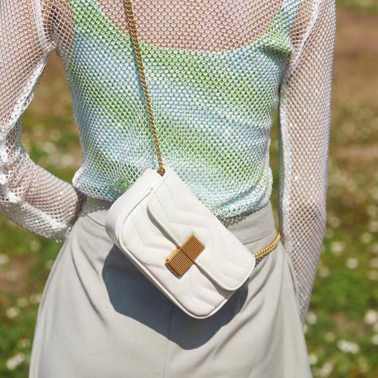 Túi đeo vai phối dây xích thiết kế mới 2022