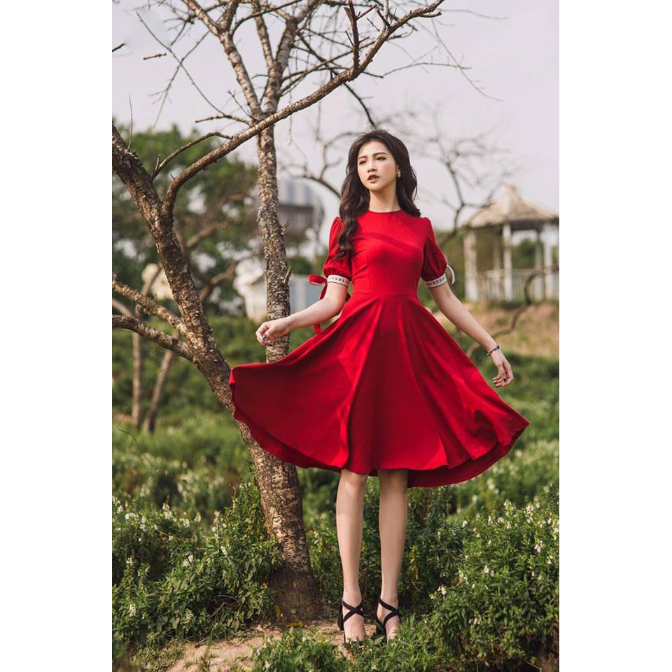 Đầm đỏ dự tiệc tay phối ren cách điệu | BigBuy360 - bigbuy360.vn