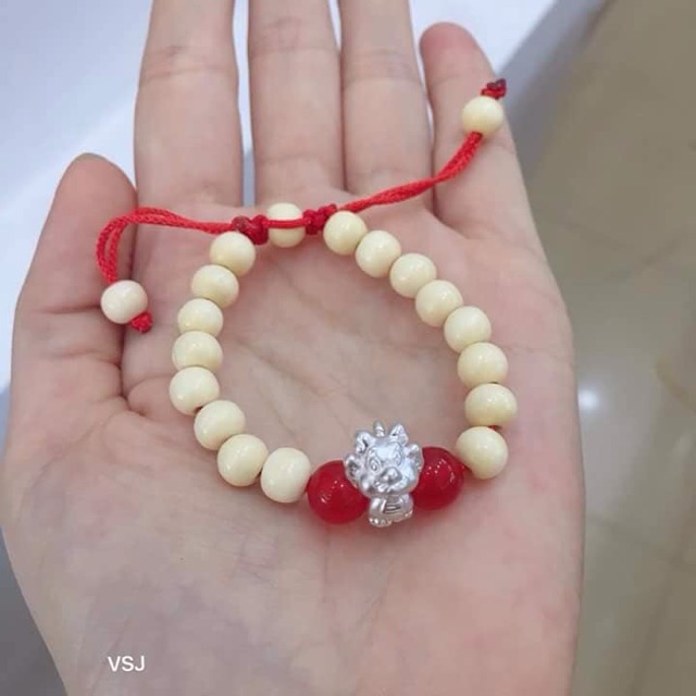 Vòng dâu bạc cho bé yêu vừa giúp bé yên giấc vừa bảo đảm sức khỏe cho bé yêu của bạn nhé. Các cụ bảo có kiêng có lành m