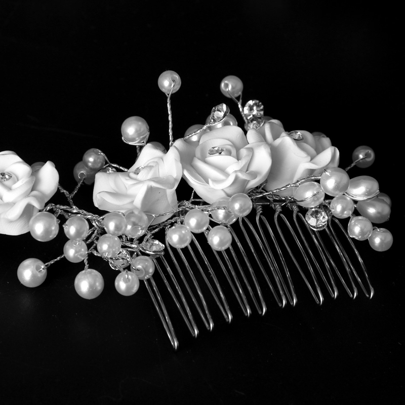 Vòng hoa đính ngọc trai độc đáo dành cho cô dâu