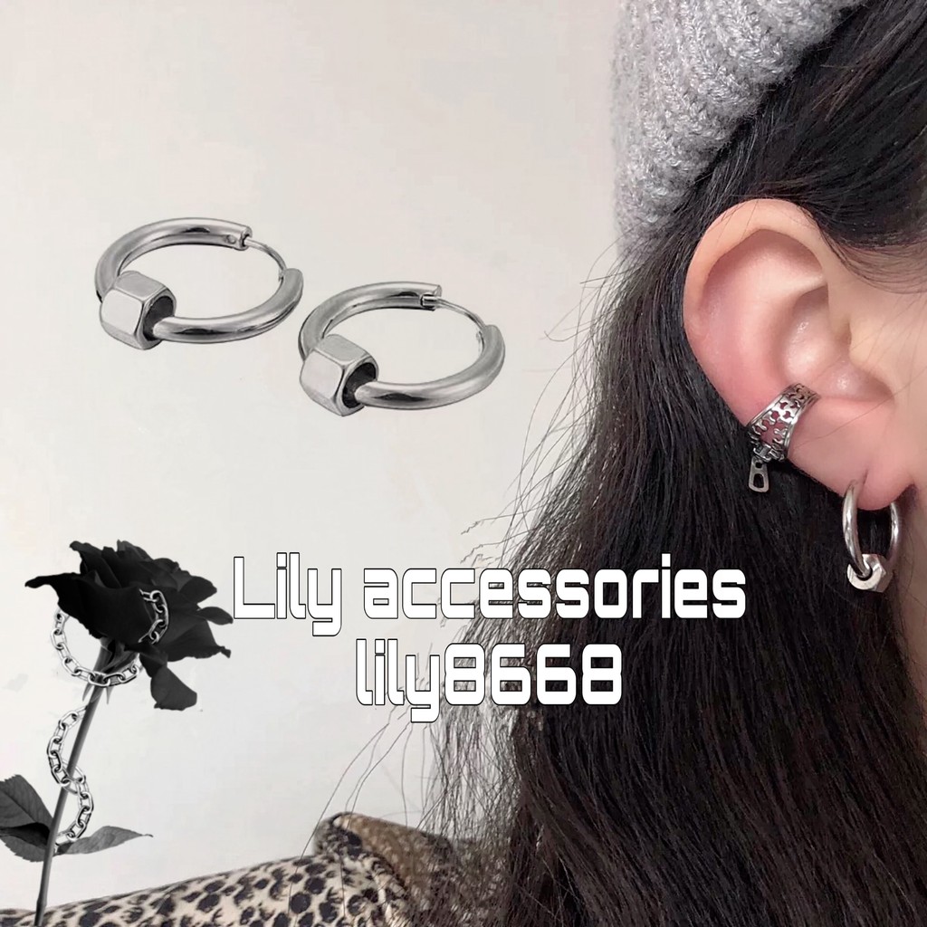 Hoop Earring with Hexagon Charm khuyên tai titan tròn phối lục giác không gỉ không đen không dị ứng nam nữ