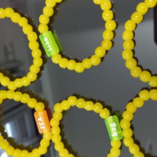 Chuỗi đeo tay đá vàng
