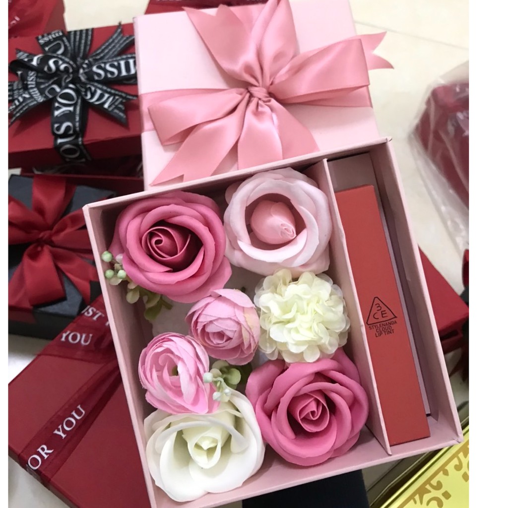 Hộp đựng son kem hoa hồng thơm y hình (vừa cây son dài tối đa 11,5cm)