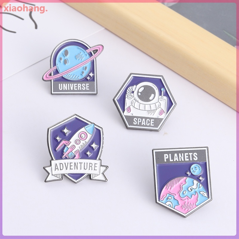 Huy hiệu cài áo hình phi hành gia vũ trụ