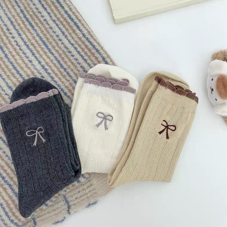 Tất Vớ Dài Nữ Thêu Hình Nơ dễ thương, dịu dàng, chất vải cotton co giãn thấm hút tốt