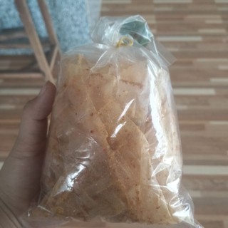 Bánh tráng muối nhuyễn, tỏi phi, hành phi
