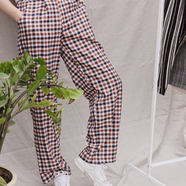 Quần suông caro trắng