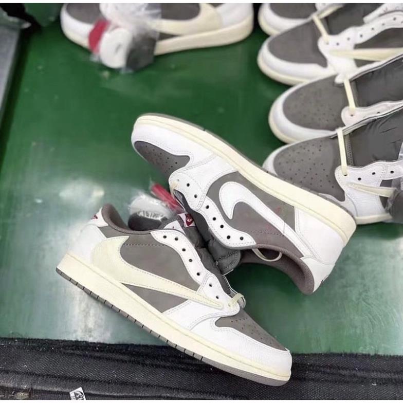 Giày Travis Scott x Air Jordan 1 Low
