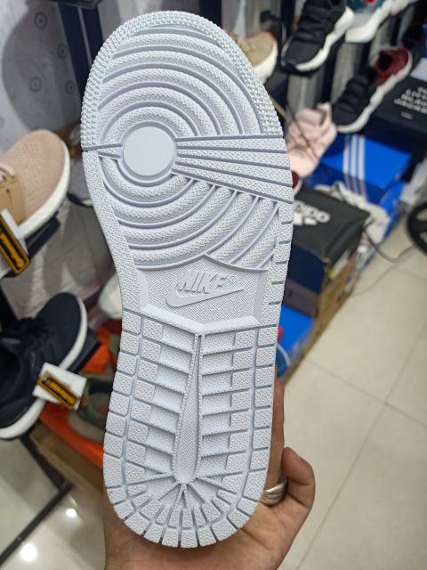 Giày nam trẻ trung