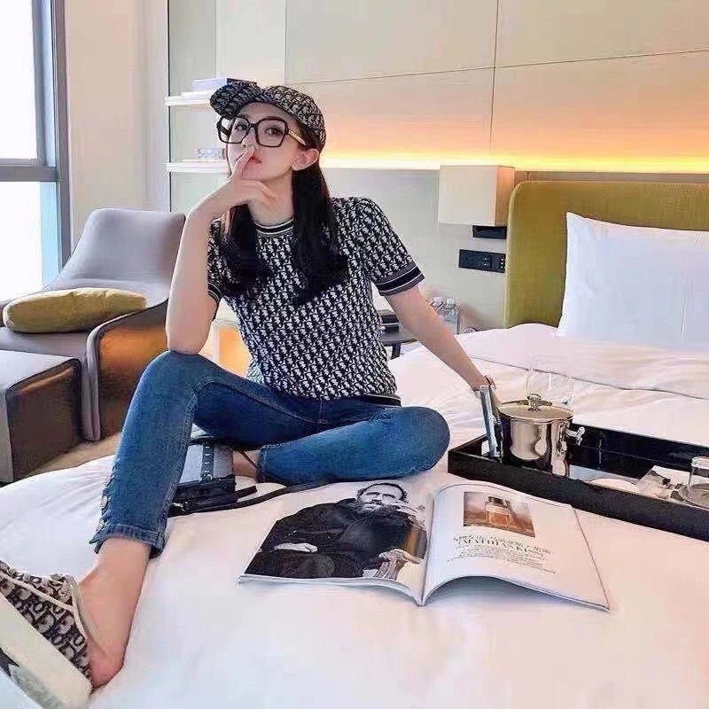 Áo Thun Lụa Dệt Kim Mỏng Nhẹ Cổ Tròn In Chữ Thời Trang Mùa Hè 2022 Sang Trọng Cho Nữ