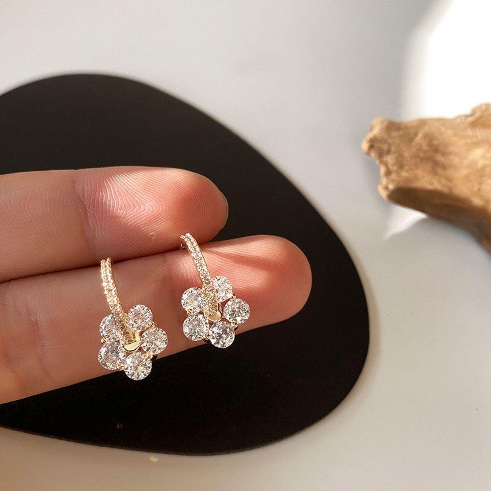 Khuyên Tai Vòng Lắc Lư Đính Hoa Lấp Lánh Ngọt Ngào Đơn Giản Cho Nữ