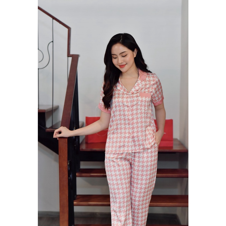 Bộ Mặc Nhà Pyjama Chất Lụa Tea Store Áo Cộc Quần Dài Họa Tiết Zigzag Hồng | BigBuy360 - bigbuy360.vn