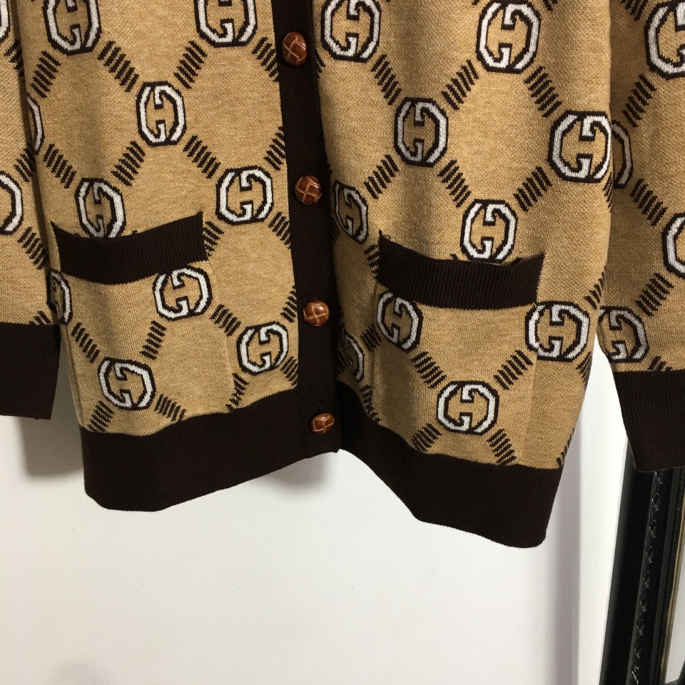 Áo khoác len nữ cardigan GUCCI GG GC kiểu dáng trẻ trung, họa tiết mang phong cách retro